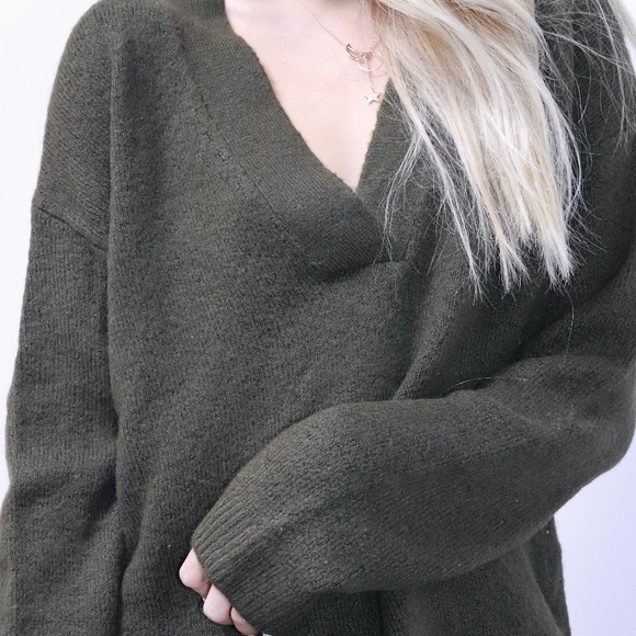 Olive green H&M v neck sweater - Picture 1 of 3
